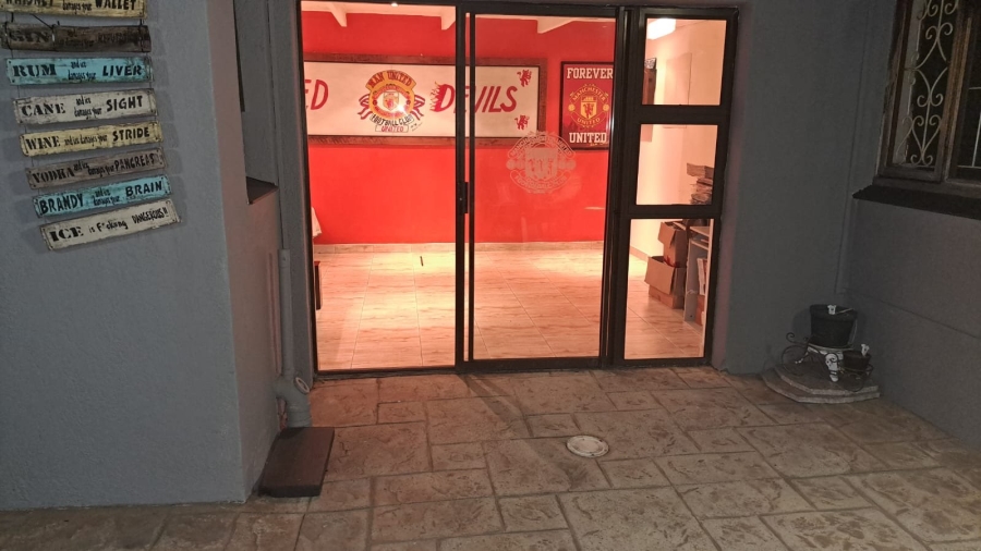 5 Bedroom Property for Sale in Lansdowne Western Cape